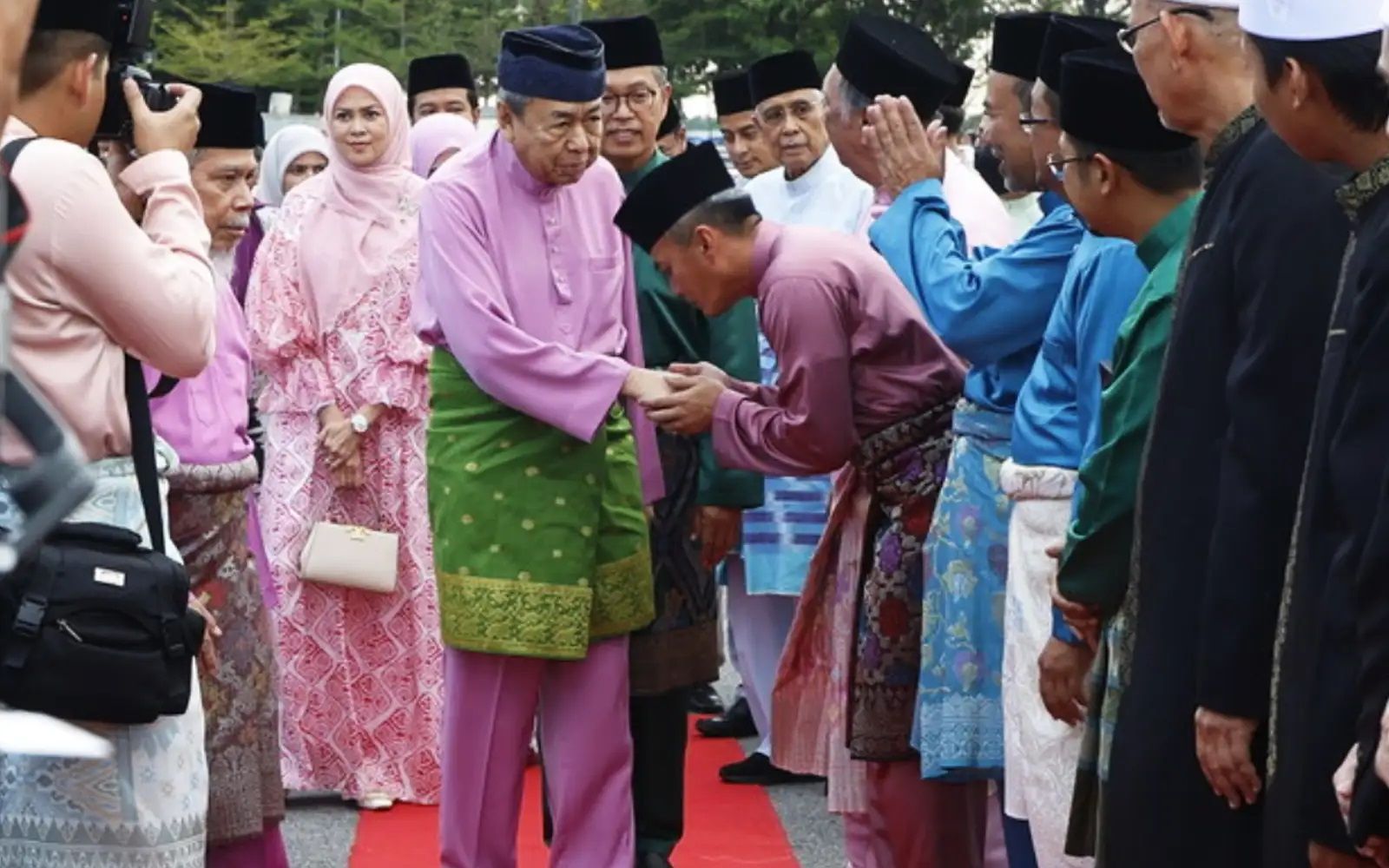 தனிப்பட்ட அபிலாஷைகளை நிறைவேற்றிக்கொள்வதற்கு சமயத்தை கேடயமாக பயன்படுத்த வேண்டாம்