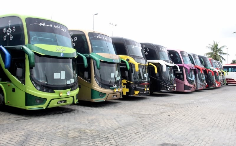 300 கிலோமீட்டருக்கு மேற்பட்ட பயணங்களுக்கு இரண்டாவது ஓட்டுநர் கொண்டிருக்க வேண்டும்