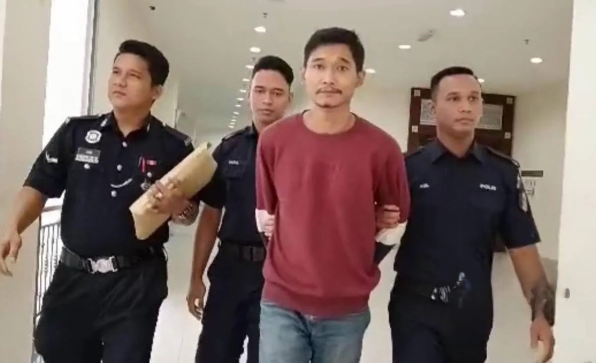 பணம் கொடுக்காவிட்டால் பொருட்களை எரிப்பதாக வட்டி முதலையின் மீது குற்றச்சாட்டு