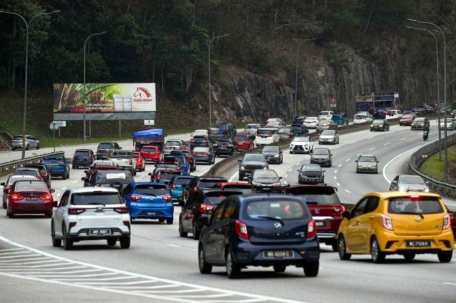 இலவச டோல் தொடங்கியதால், சாலையில் போக்குவரத்து அதிகரிக்கும்