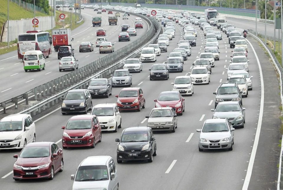 லங்காவிலிருந்து 2,000 வாகனங்கள் வெளியேறுகின்றன