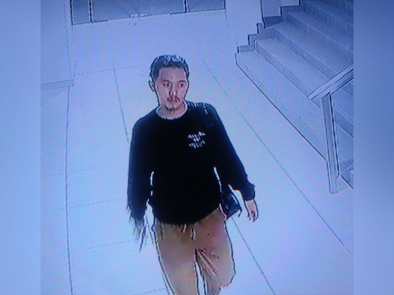 கழிவறையில் பெண்ணை ஆபாசமாக காணொளி எடுத்த ஆடவர் தேடப்படுகிறார்