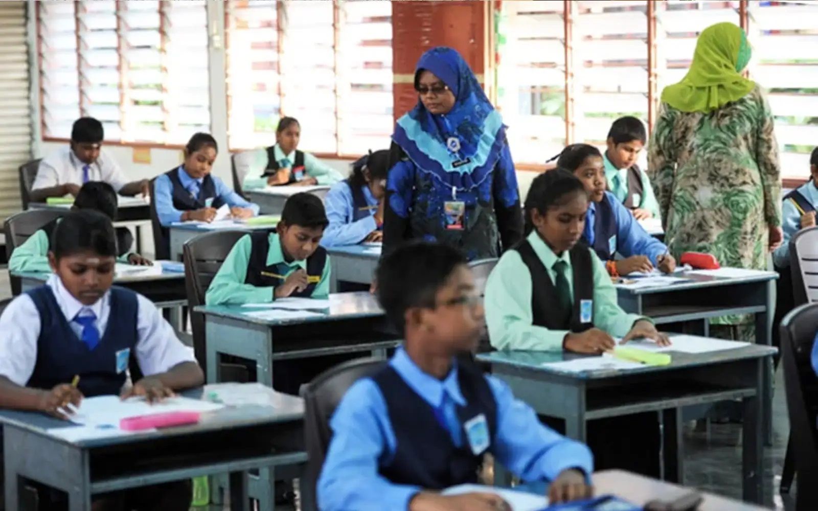 பள்ளிகளில் பல்லின கலாச்சாரம் குறித்த போதனை அறிமுகப்படுத்தப்பட வேண்டும்