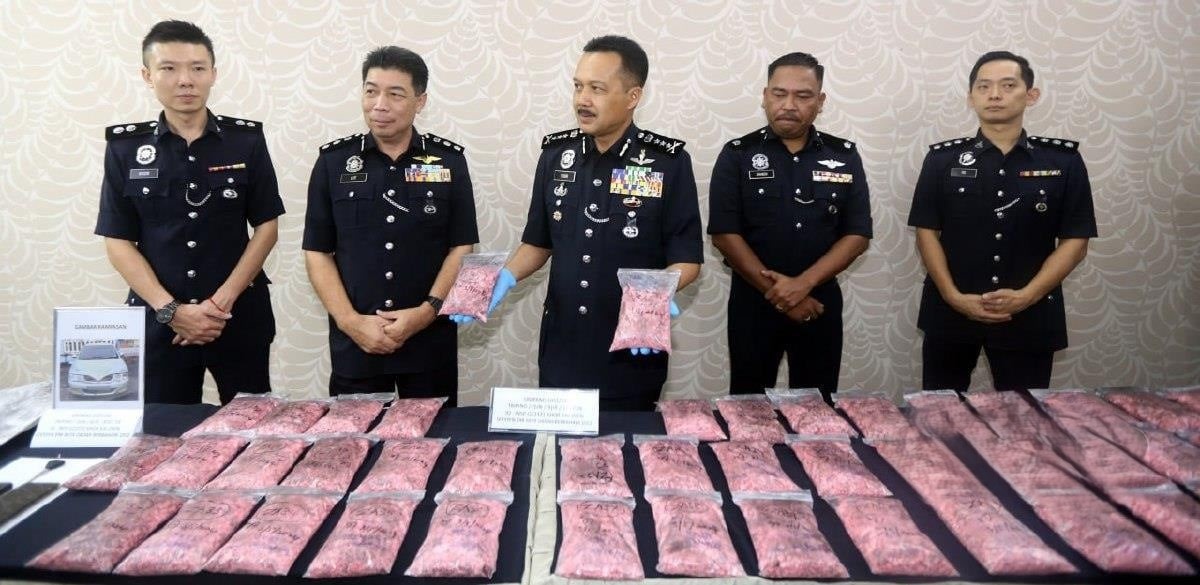 காரில் போதைப்பொருளுடன் இருவர் கைது