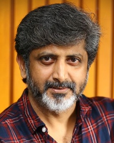 ரீமேக் படங்களை இயக்குவதில் கில்லாடி... தனி ஒருவனாக இத்தனை கோடி சொத்துக்களை சேர்த்து வைத்துள்ளாரா மோகன் ராஜா?