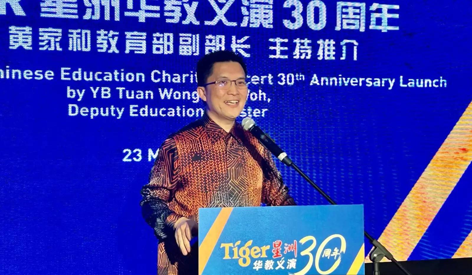 ஃபத்லினா சிடெக்- கை வெகுவாக பாராட்டினார் துணை அமைச்சர்