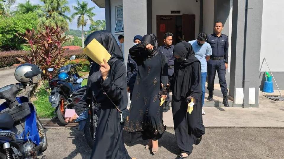 பெட்ரோல் நிலையத்தில் திடீர் உணவு சமைத்த நபர்களுக்கு அபராதம்