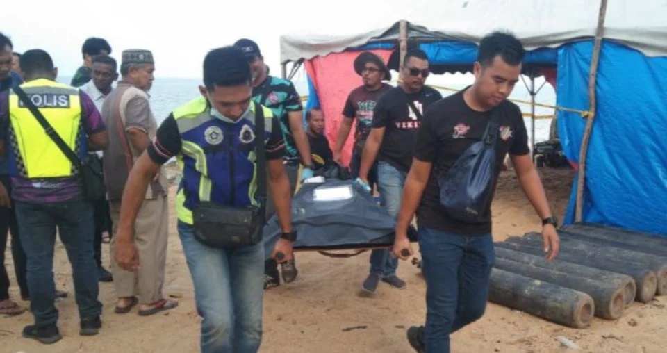 மூழ்கிய படகில் இரும்பை வெட்ட சென்ற முக்குளிப்பாளர் உயிரிழந்தார்