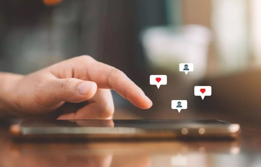 ஒரு பெண் உட்பட 12 பேர் கைது