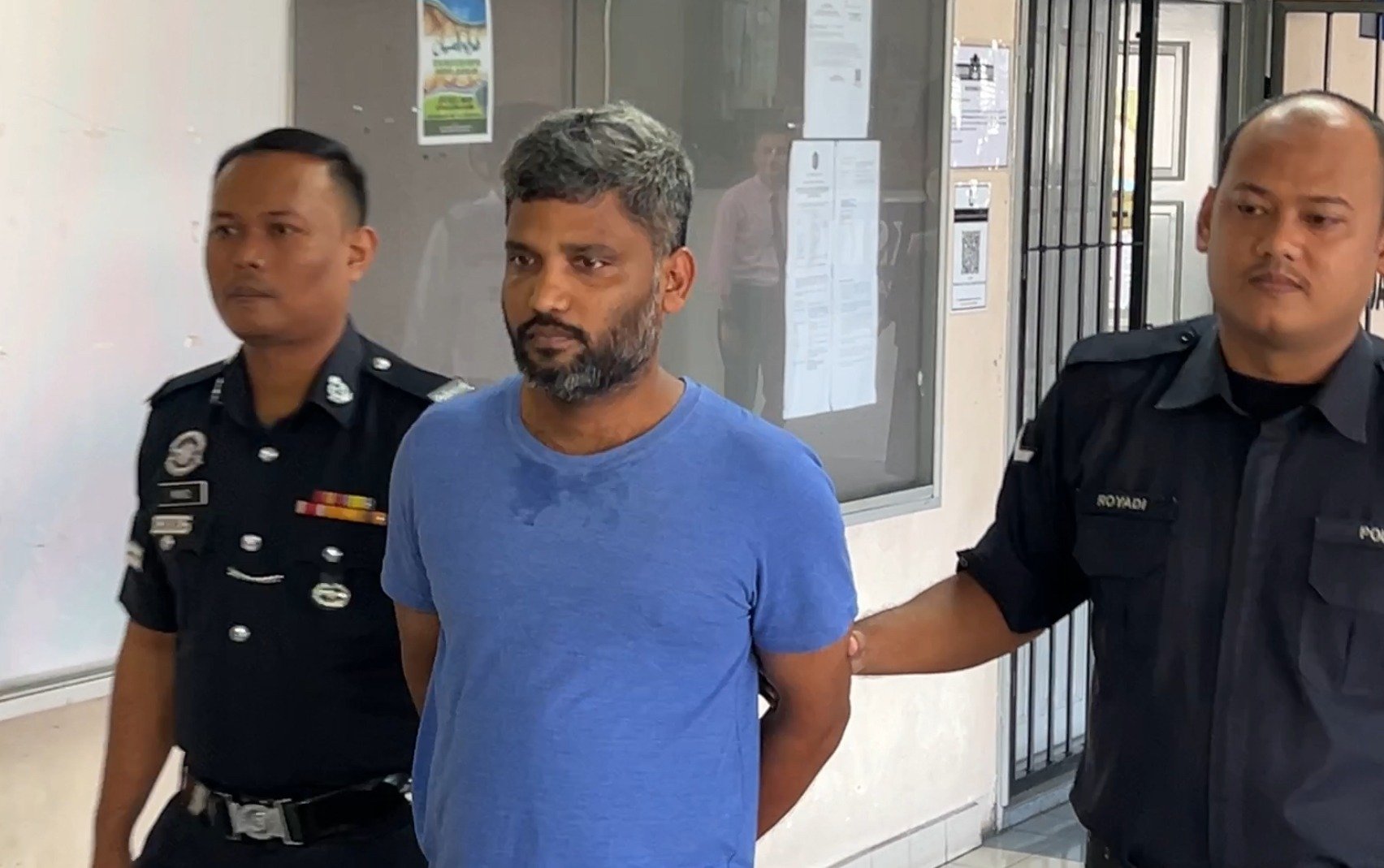 ஆபாச சேட்டை ஓர் இந்தியப் பிரஜை குற்றஞ்சாட்டப்பட்டார்