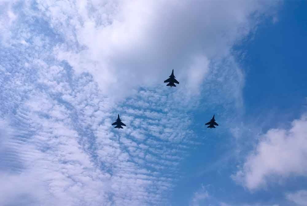 விமான மரியாதை அணிவகுப்பு