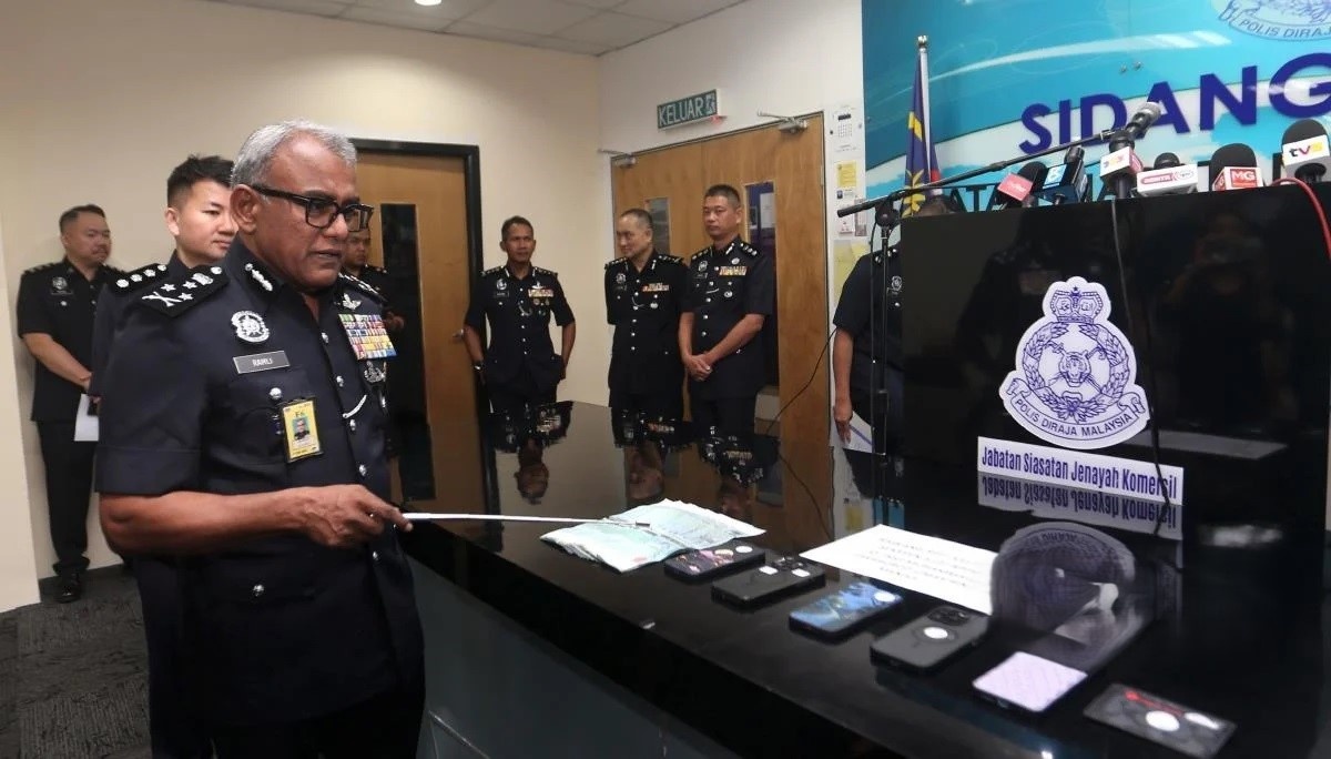 நான்கு வட்டி முதலைகளை போலீசார் கைது