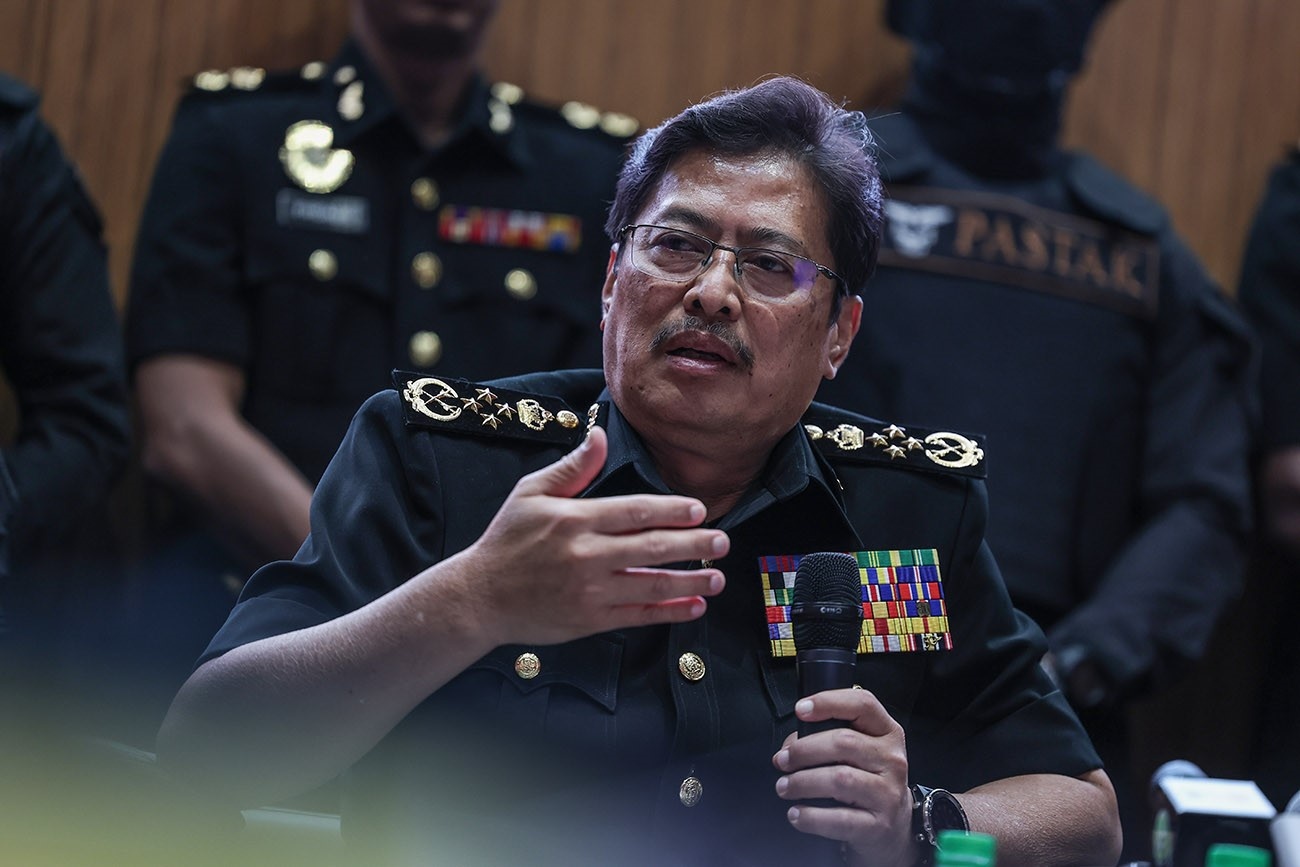 அஸாம் பாக்கியின் பணி ஒப்பந்தம் நீட்டிக்கப்பட்டுள்ளது