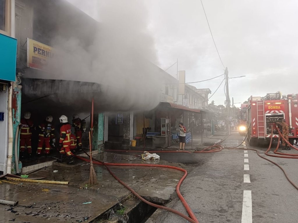 புகையை சுவாசித்ததால் மட்டுமே அந்த மூவர் உயிரிழந்தனர்