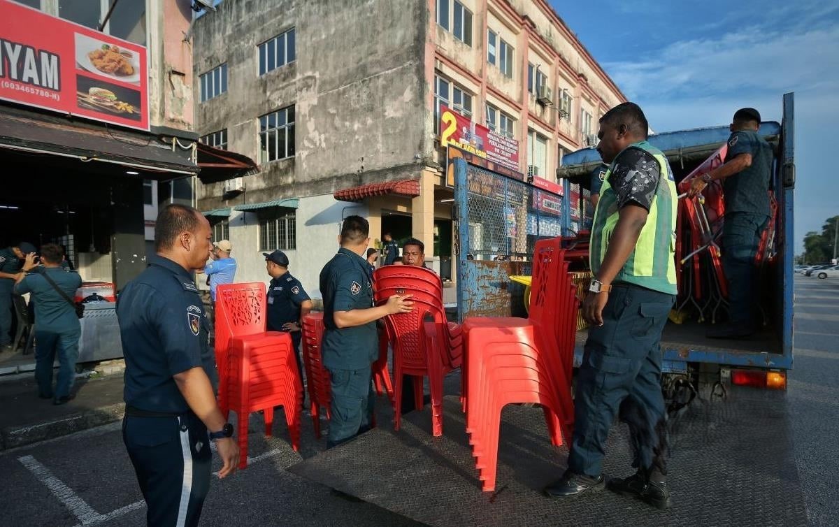 எச்சரிக்கை விடுத்தும் பிடிவாதமாக வியாபாரம் புரிபவர்களின் மீது தக்க நடவடிக்கை