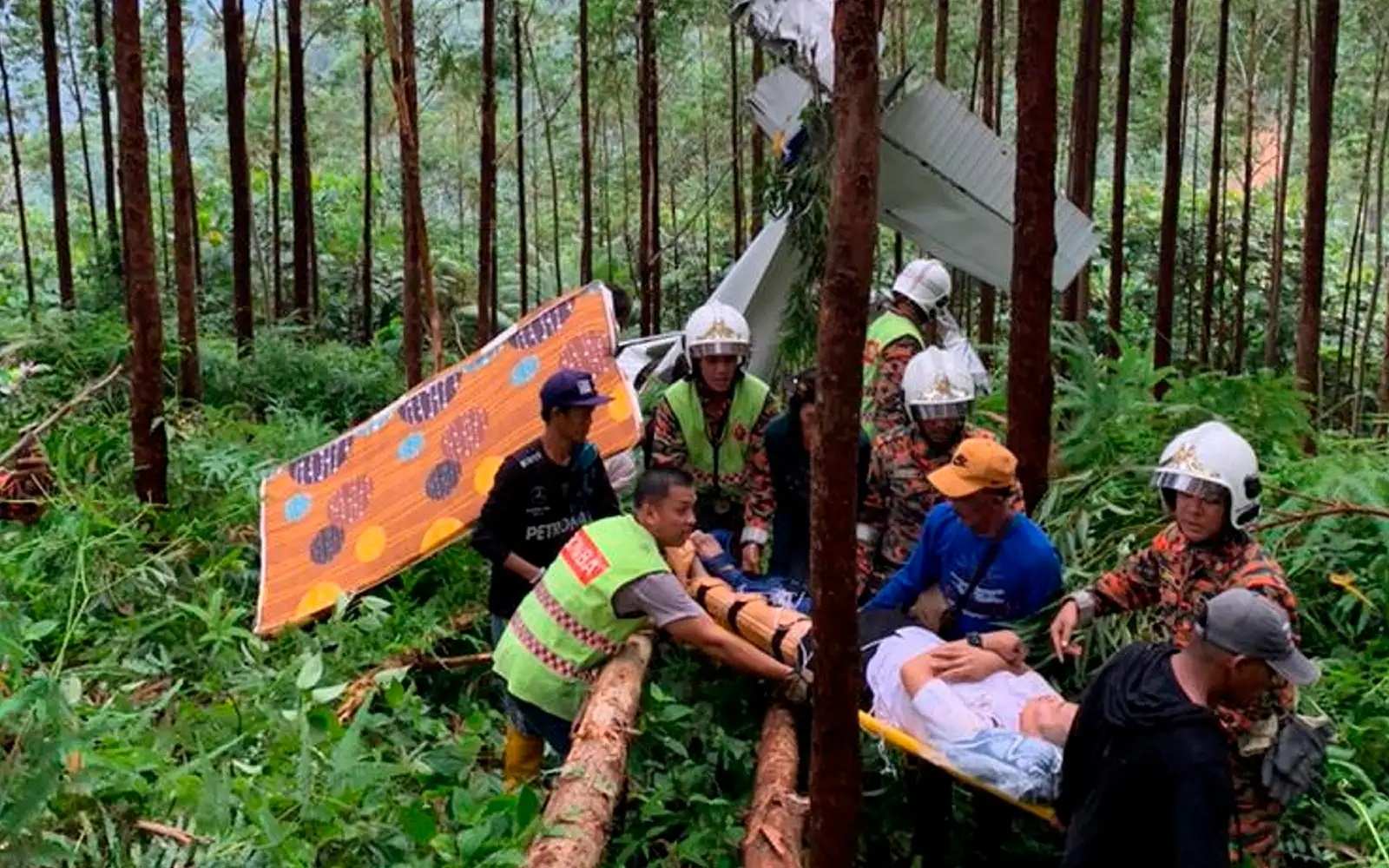 ஸ்லிம் ரிவர் அருகில் இலகு ரக விமானம் விபத்துக்குள்ளானது இருவர் காயங்களுடன் உயிர்தப்பினர்
