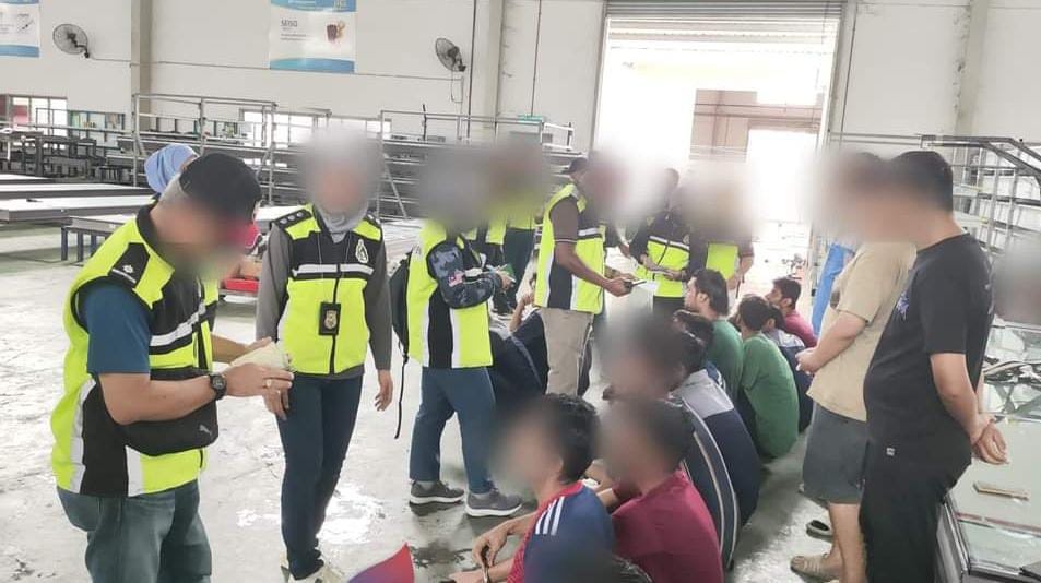 52 அந்நிய நாட்டவர்கள் கைது