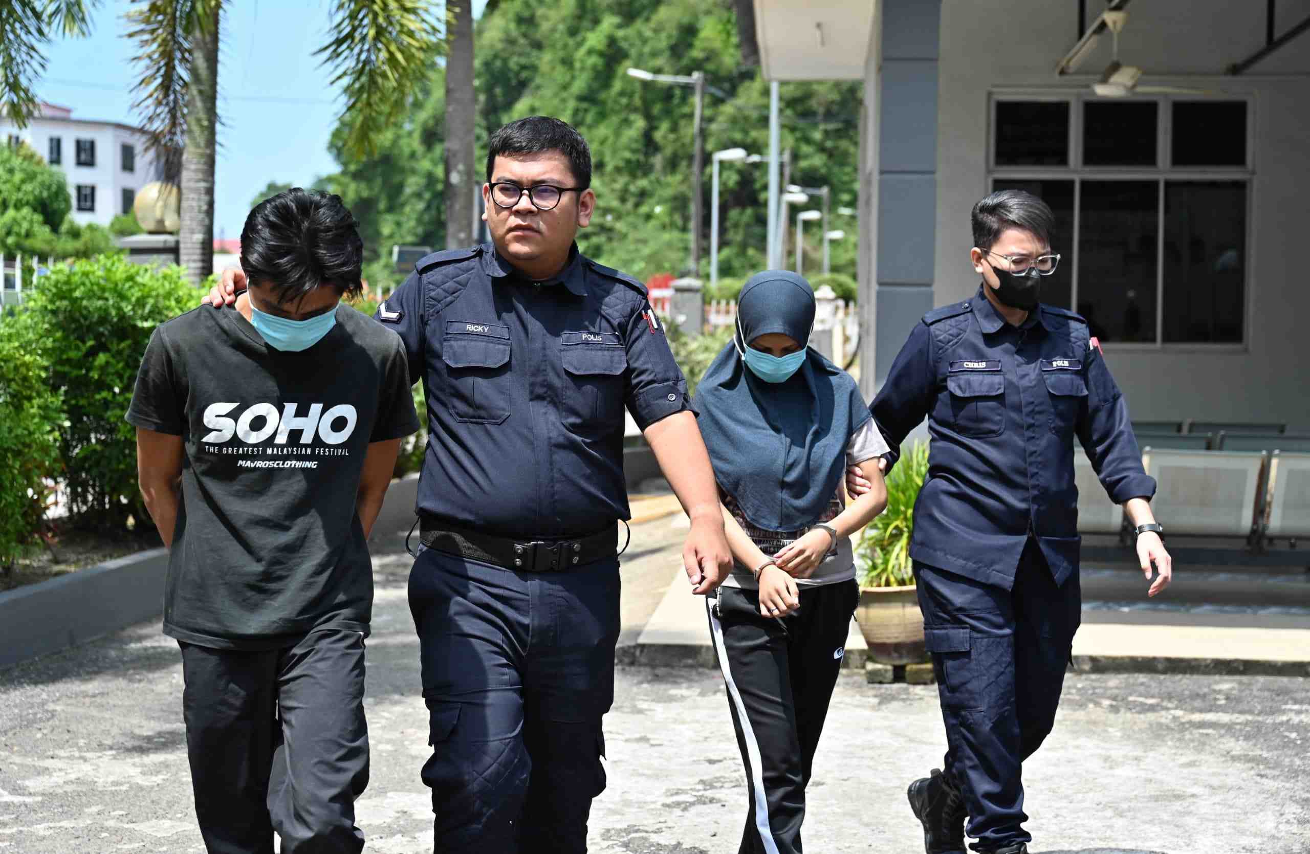 கோழிக்கடையில் பிறந்த குழந்தையை கைவிட்டு சென்றதாக தம்தியர் மீது குற்றச்சாட்டு