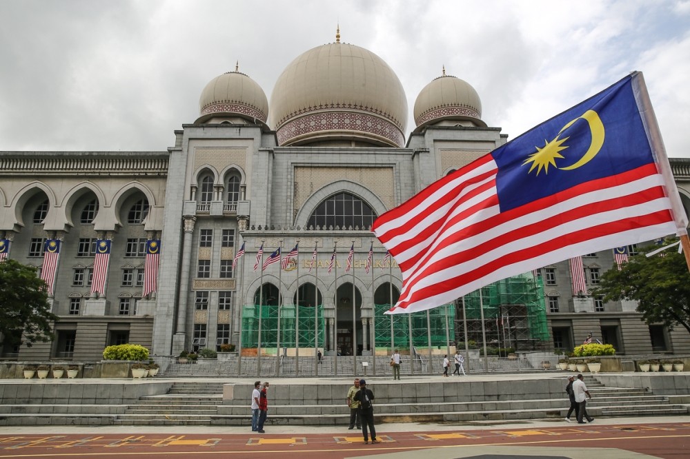 ஜம்ரி வினோத் மற்றும் ஃபிர்தௌஸ் மீது வழக்கு தொடுக்க முடியாது, கூட்டரசு நீதிமன்றம் தீர்ப்பு