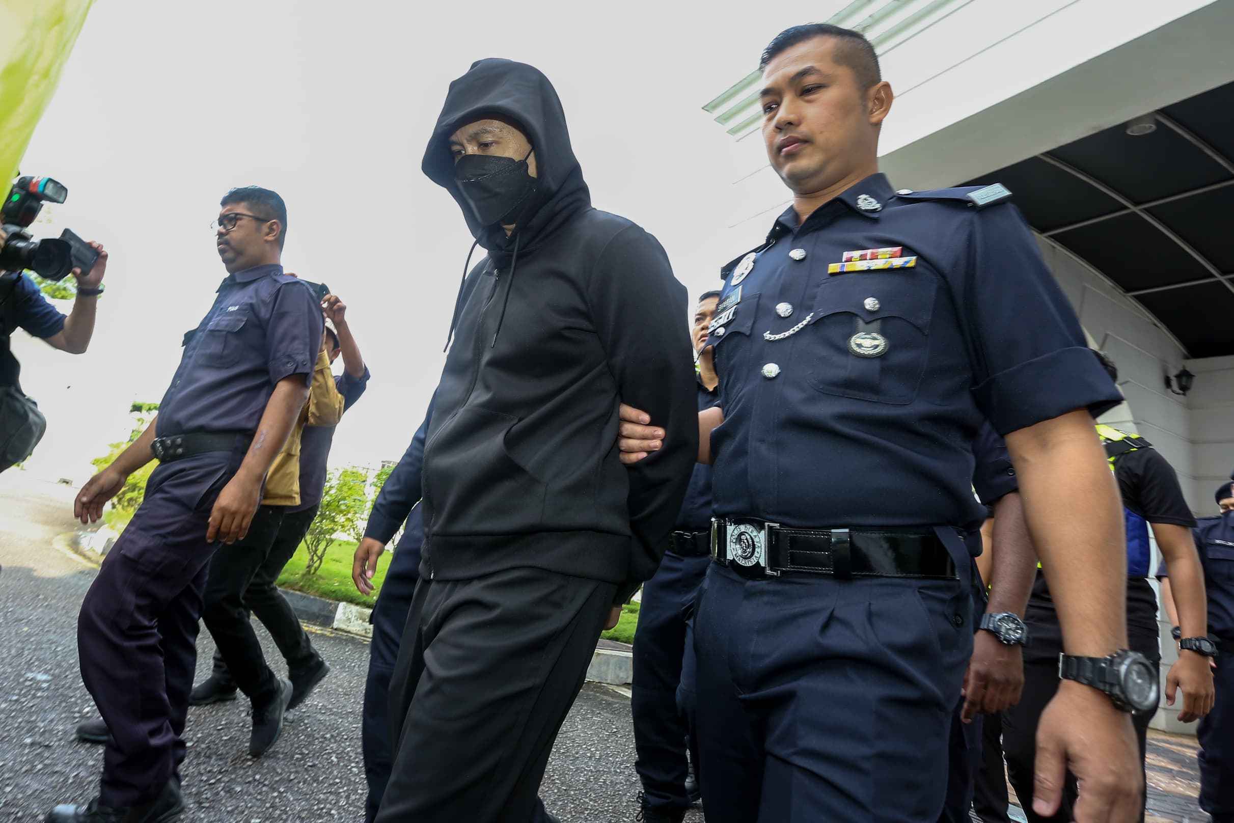 மாணவனை கொலை செய்ததாக மூத்த அதிகாரி 30 நாட்கள் விசாரணை