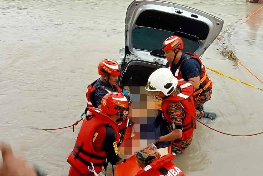 வாகனம் ஆற்றில் விழுந்ததில் மாது மரணம்