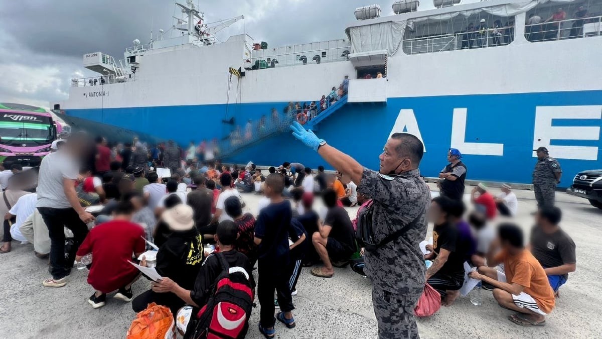 நாட்டில் சட்டவிரோதமாக தங்கியிருந்த 417 பிலிப்பீன்ஸ் கள்ளக்குடியேறிகள் வெளியேற்றப்பட்டனர்.