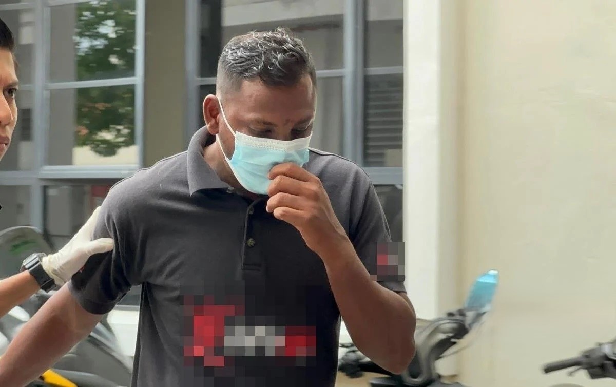 போலீஸ் அதிகாரியின் கடமையை செய்யவிடாமல் இடையூறாக இருந்ததாக இந்திய பணியாளர் மீது குற்றச்சாட்டு