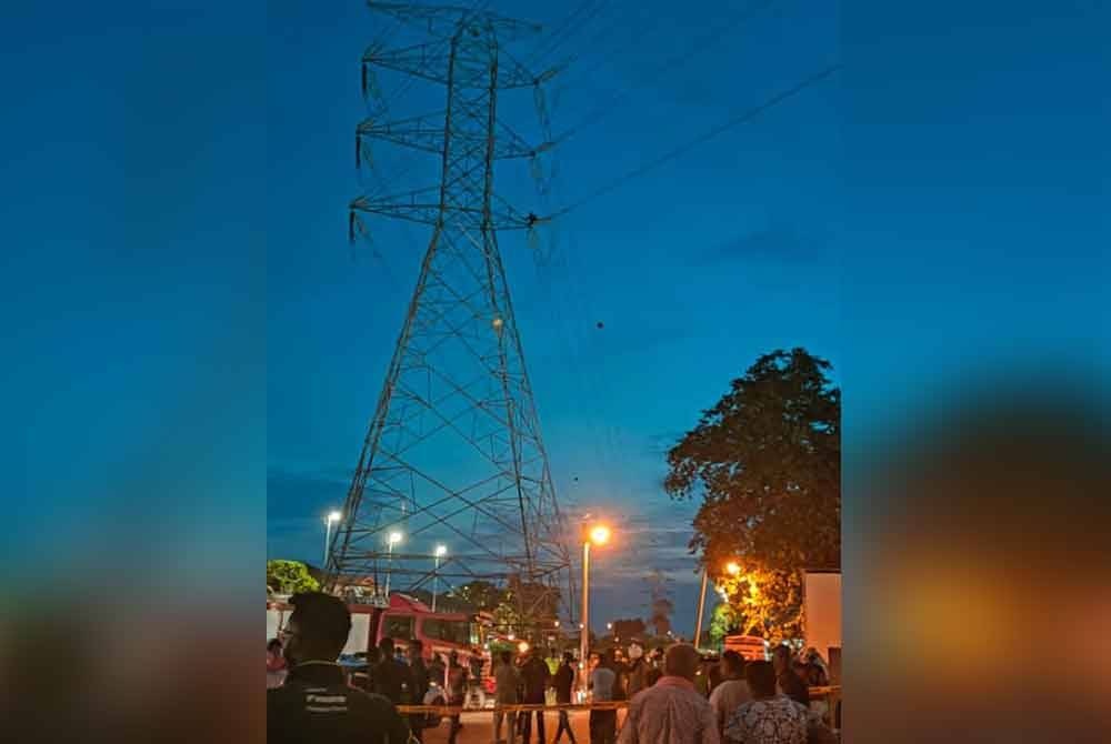 உயர் மின் அழுத்தம் உடைய கோபுரத்தில் ஏறிய ஆடவர்,பேச்சுவார்த்தைக்கு பின்னர் கீழே இறங்கினார்.