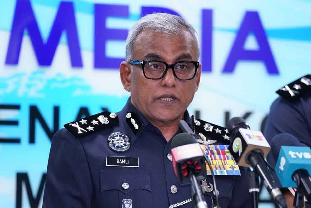 பிரபலங்களின் புகைப்படத்தை பயன்படுத்தி மோசடி