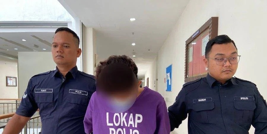 வீடு கட்டும் தச்சருக்கு 4 ஆண்டு சிறை, மூன்று பிரம்படி விதிக்கப்பட்டுள்ளது