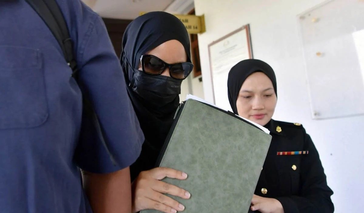 இசை நிகழ்ச்சியை ஏற்பாடு செய்வதற்காக கையூட்டு பெற்ற முன்னாள் உதவி மேலாளர்