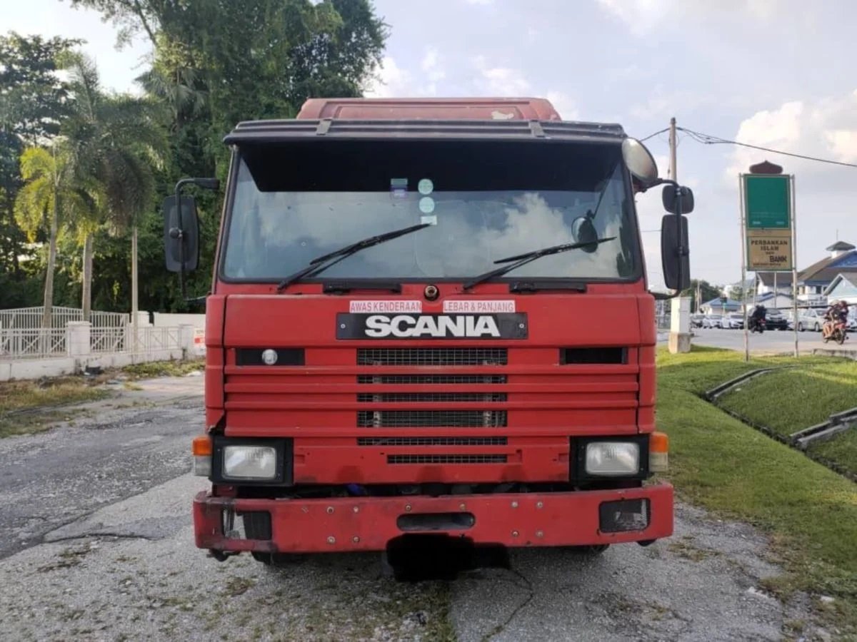 போதைப்பொருள் உட்கொண்டு டிரெய்லர் ஓட்டிய நபர் ஒருவர் கைது