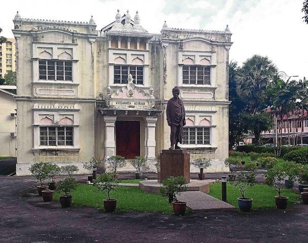 விவேகானந்தா ஆசிரம நிலப்பகுதியை வர்த்தகப் பகுதியாக வகைப்படுத்துவதா? மக்கள் தொடர்ந்து எதிர்ப்பு