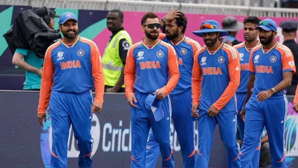 டி20 உலகக் கோப்பை தொடரில் இந்திய அணி வெற்றி பெற குடும்பத்தோடு சேர்ந்து வாழ்த்து தெரிவித்த திலக் வர்மா!