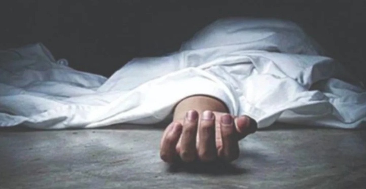 ரத்த வெள்ளத்தில் இறந்து கிடந்த தாய்; மகன் கைது