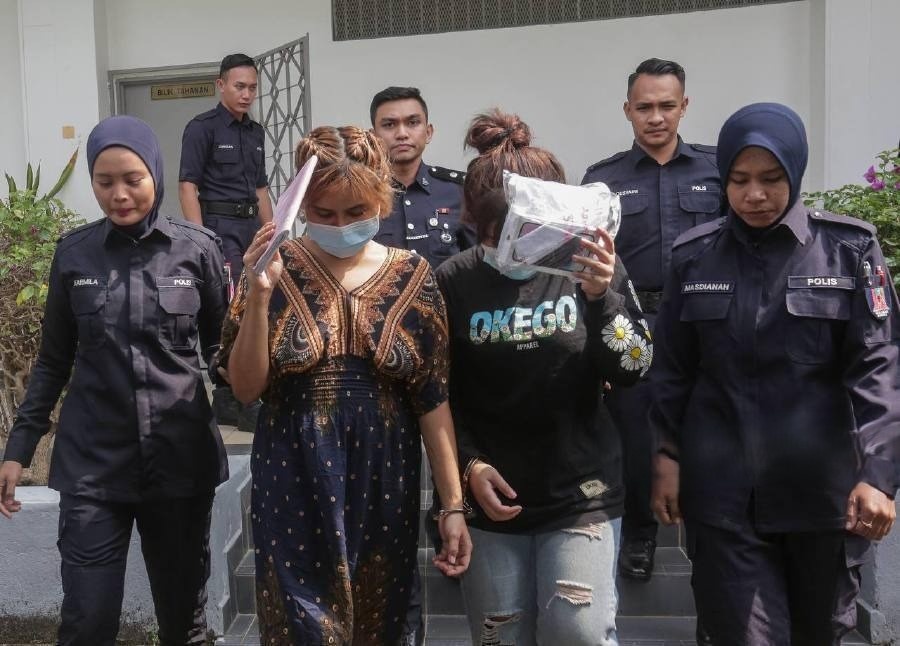 விபச்சாரம் புரிந்ததாக ஆறு மாதக் கர்ப்பிணி பெண் மீது குற்றச்சாட்டு