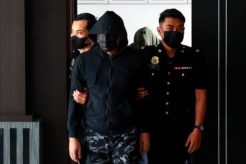 இரு உதவி சுங்கத்துறை அதிகாரிகள் மீது லஞ்சம் பெற்றதாக குற்றச்சாட்டு