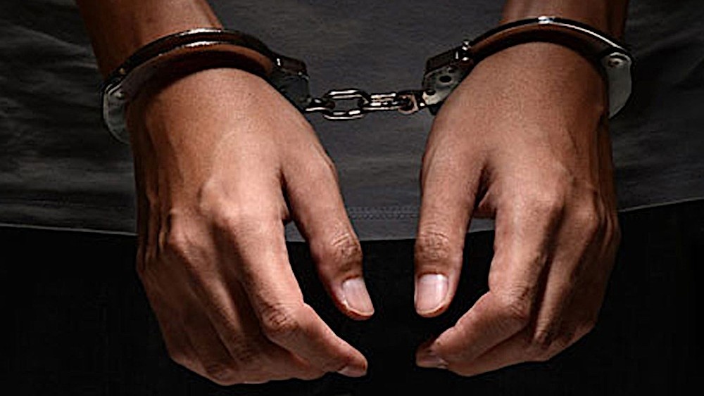 காருக்குள் போதைப்பொருள், ஆடவரின் குட்டு அம்பலமானது