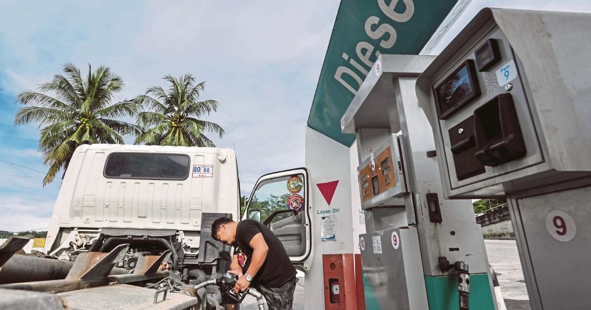 30,000 டீசல் வாகன உரிமையாளர்கள் மாதாந்திர ரொக்கமாக வெ. 200 நாளை முதல் பெறுவர்