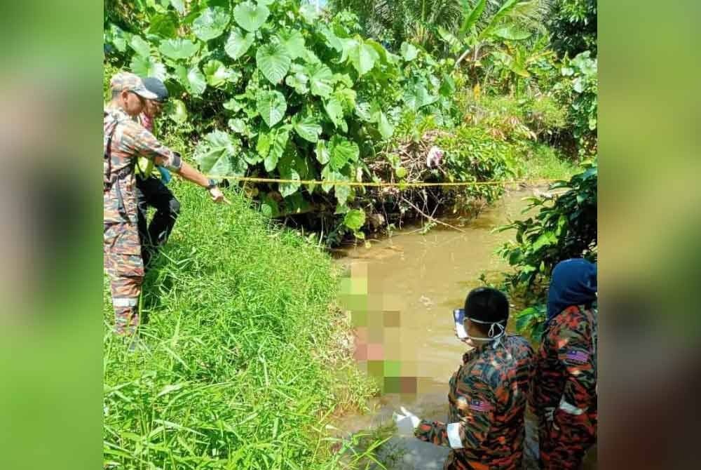 மூதாட்டியின் உடல் நீரில் மிதந்து கொண்டிருந்தது