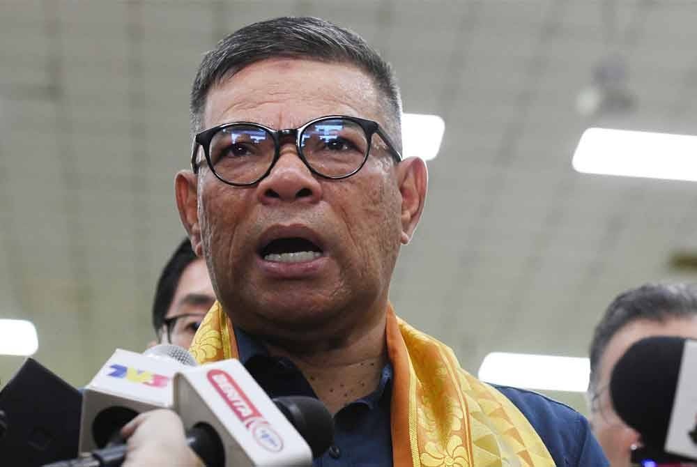 குடியுரிமை விண்ணப்பத்திற்கான பிரச்னைக்கு முன்னுரிமை அளிக்கப்படும் உள்துறை அமைச்சர் தகவல் அளித்தார்