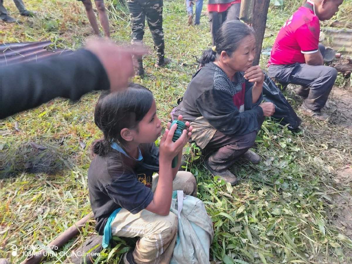 பாட்டியும் பேத்தியும் பாதுகாப்பாக மீட்கப்பட்டனர்