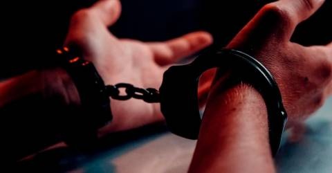 பணிப்பெண்ணிடம் ஆபாச சேட்டை புரிந்ததாக மருத்துவர் கைது