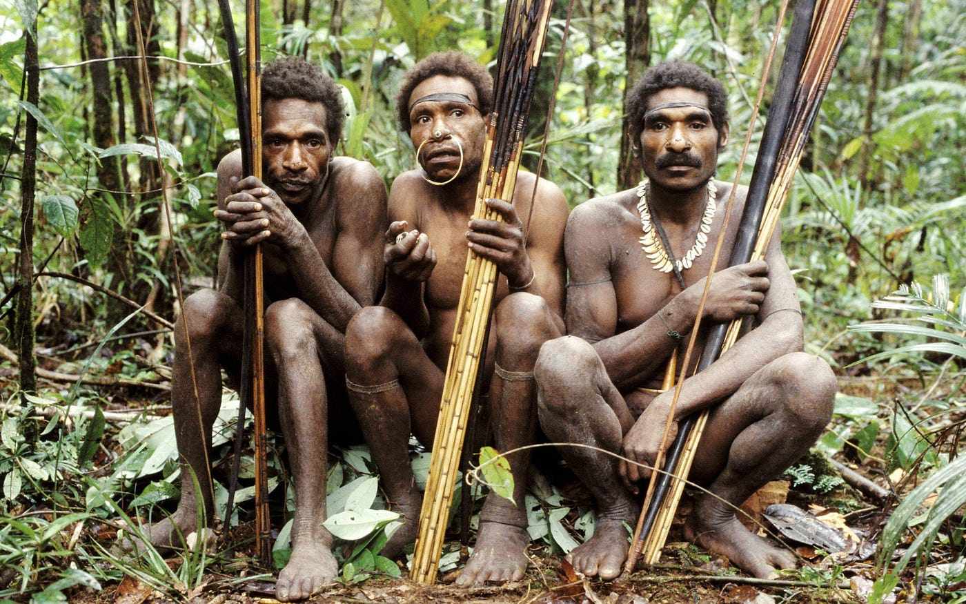 நர மாமிசம் எல்லாம் சகஜம்! சக மனிதனையே கொன்று உண்ணும் பழங்குடி மக்கள்! எங்க இருக்காங்க தெரியுமா?
