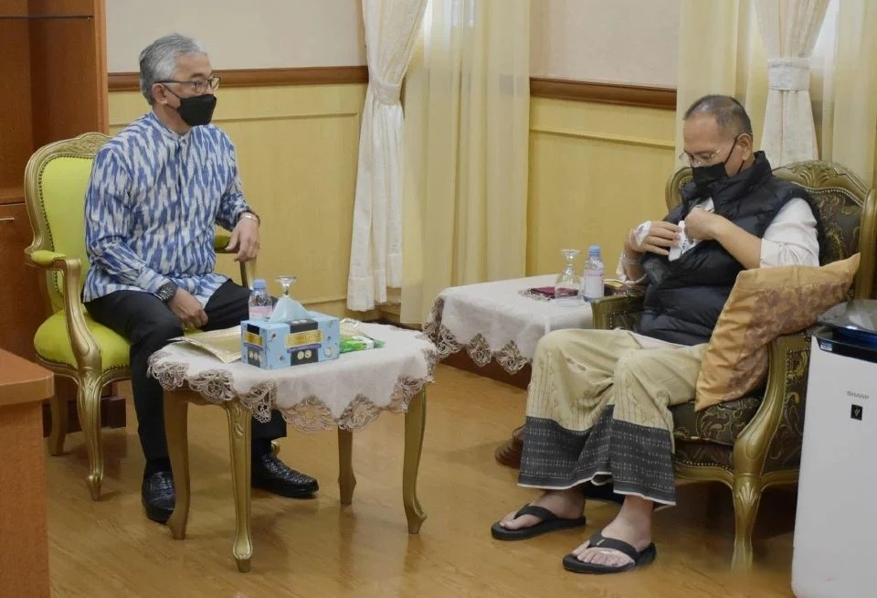 IJN-ன்னில் சிகிச்சைப் பெற்றுவரும் வான் ரொஸ்டி-யை நேரில் சந்தித்து நலம் விசாரித்த பகாங் சுல்தான்.