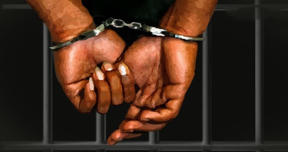 வங்கி ஊழியர் கைது செய்யப்பட்டார்