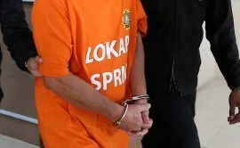 கையூட்டு பெற்றதாக இரு அரசு ஊழியர்கள் 7 நாட்களுக்கு தடுப்பு காவல்