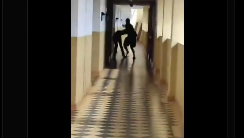 தங்குவிடுதியில் மனைவியை தாக்கிய கணவர்; விசாரணை அறிக்கையை திறந்தது போலிஸ்