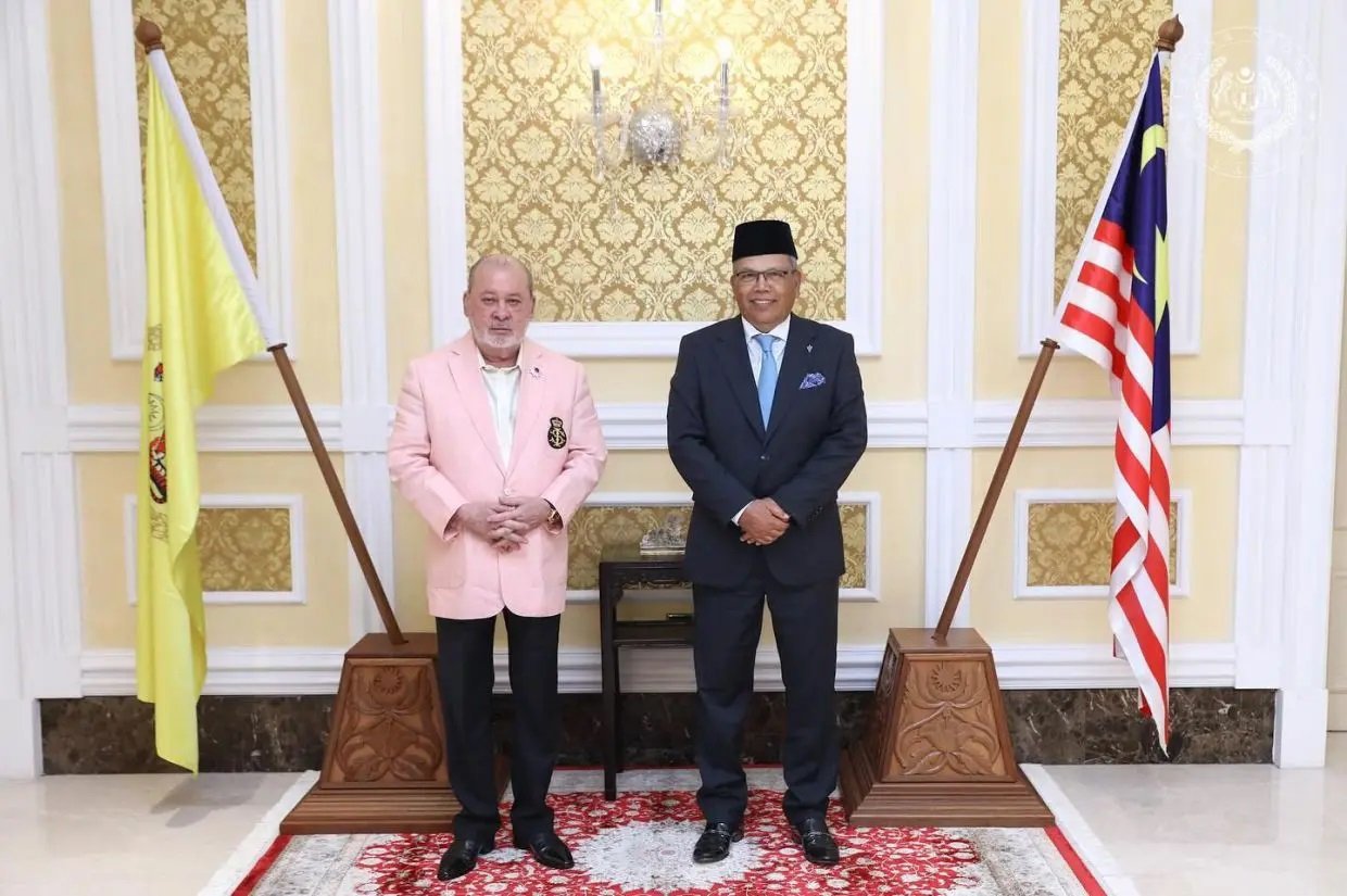 பத்து பூத்தே, மிடில் ராக்ஸ், சவுத் லெட்ஜ் அறிக்கை ஒப்படைப்பு