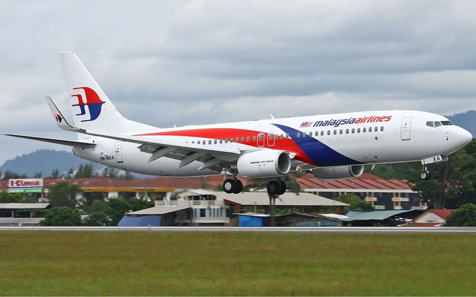 மலேசிய ஏர்லைன்ஸ் விமானம், 131 பயணிகளுடன் ஹைதராபாத்- த்தில் அவசரத் தரையிறக்கம்